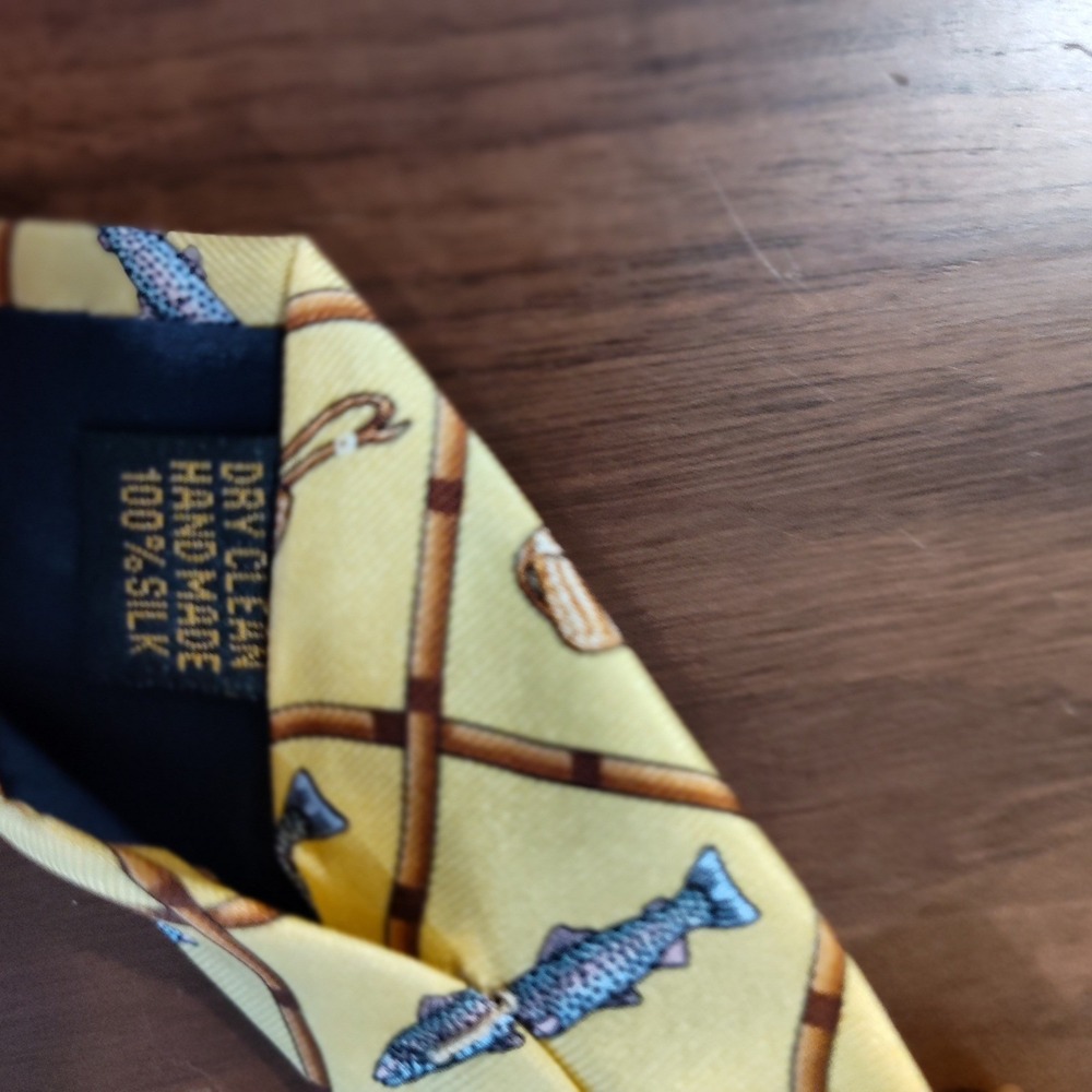 Alynn Neckwear Mens Silk Tie Yellow Trout & Creel Fishing Novelty Fly Fishing - Picture 4 of 4